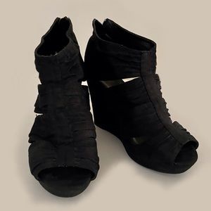 Torrid Cutout Wedge Heel Shoes with Zipper Size 10